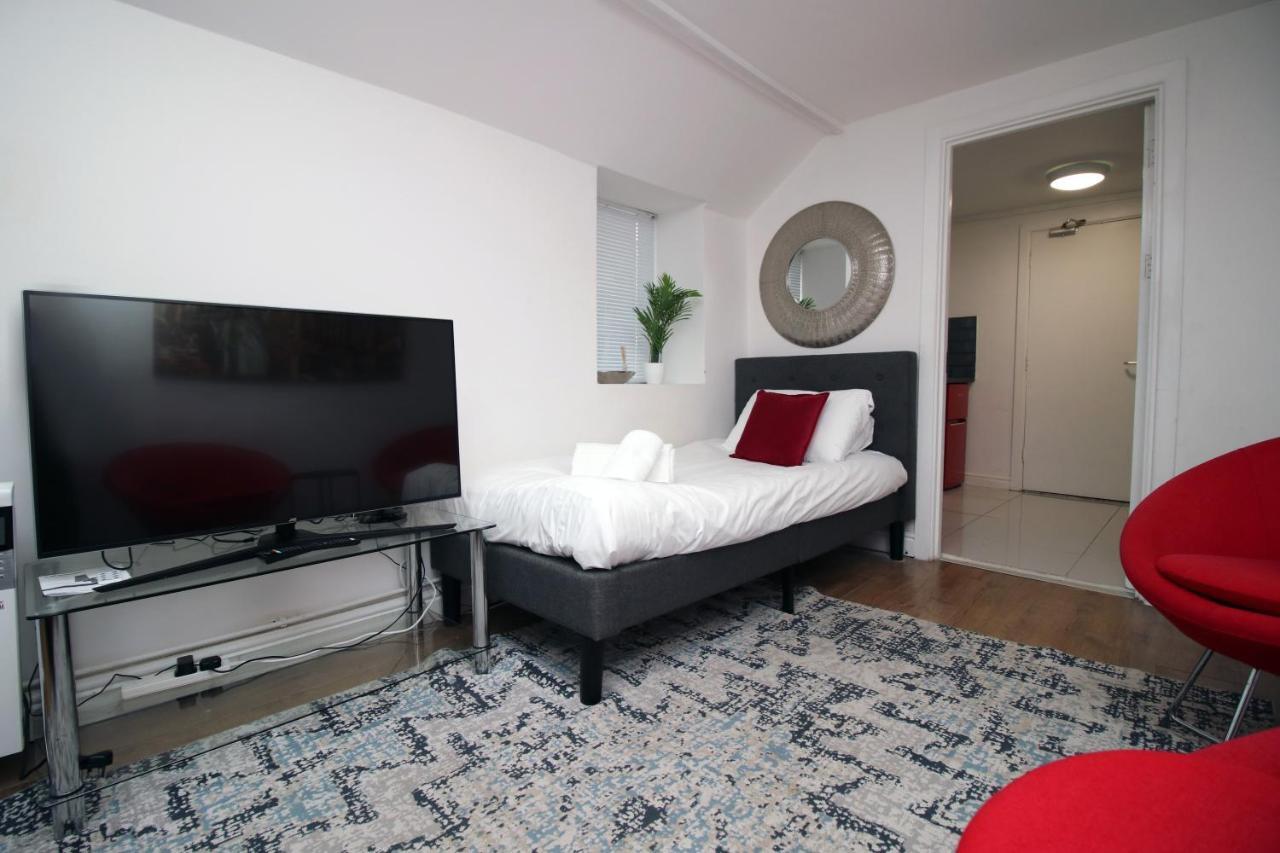Lovely Studio Flat With Free Parking - Near To City Center Swansea Exterior foto