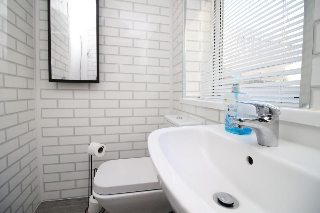 Lovely Studio Flat With Free Parking - Near To City Center Swansea Exterior foto